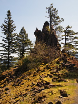 A small crag next to Little Beacon Rock