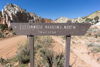 The north trailhead of Cottonwood Narrows